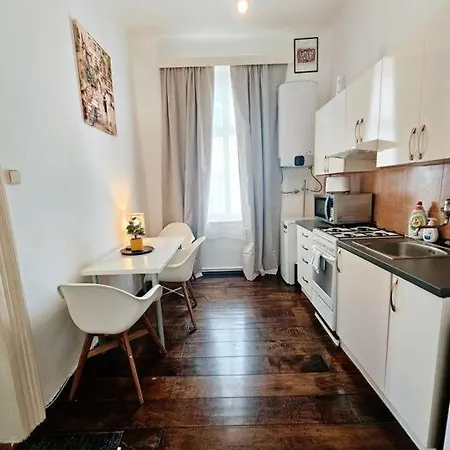 Swanky Apartament *